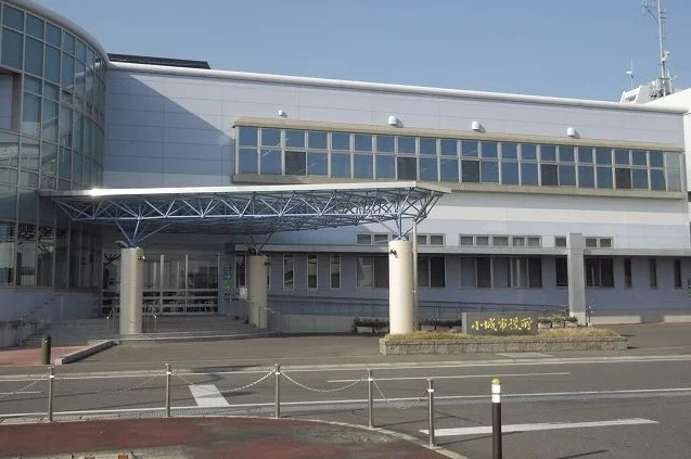 小城市役所まで1900m