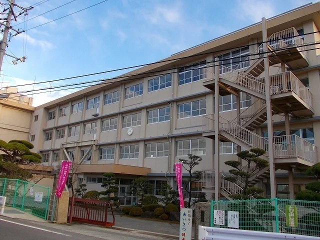 加茂中学校まで900m