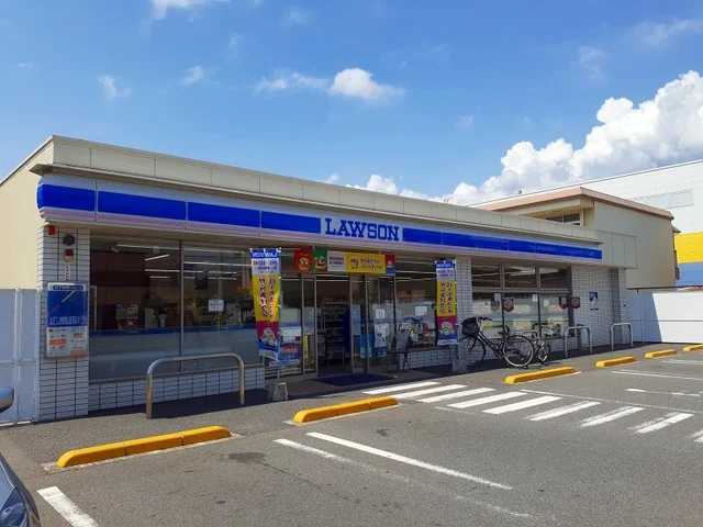ローソン三原宮浦四丁目店まで300m
