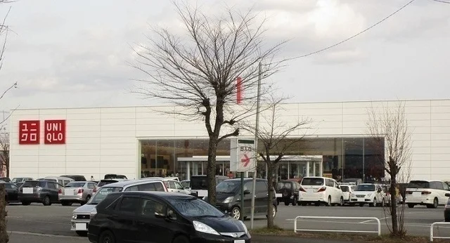 ユニクロ旭川永山パワーズ店まで1190m