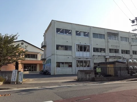 城東小学校まで450m