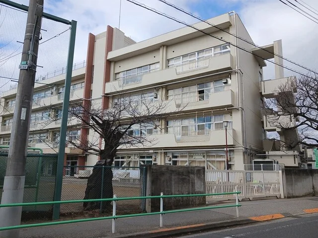 調布市立上ノ原小学校まで417m