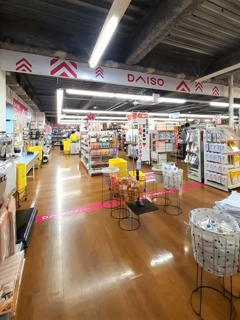 ダイソーコーナン王子堀船店まで305m