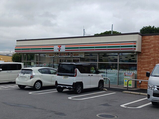 セブンイレブンまで898m
