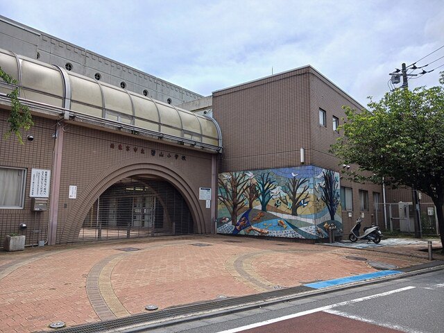 碧山小学校まで37m