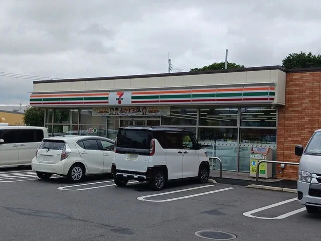 セブンイレブンまで898m