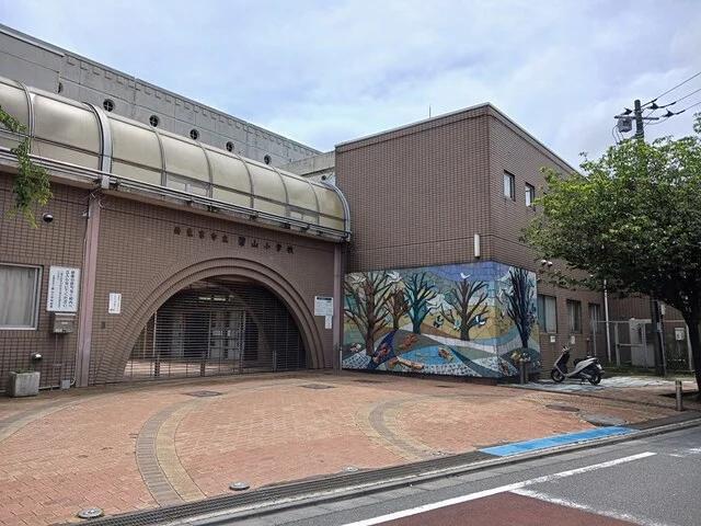 碧山小学校まで37m