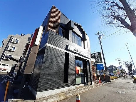 マクドナルドまで210m