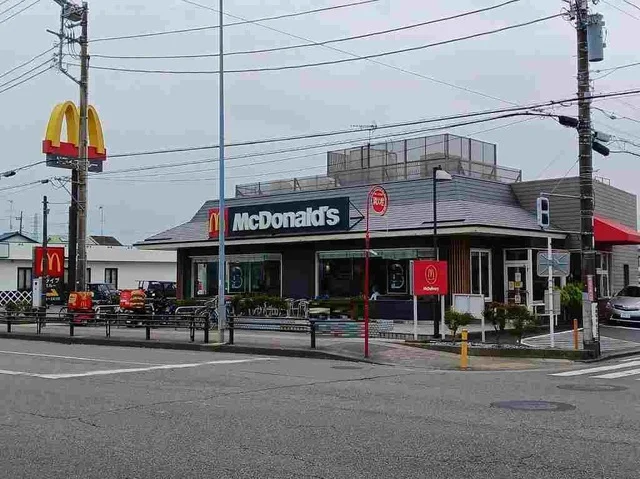マクドナルドまで1000m