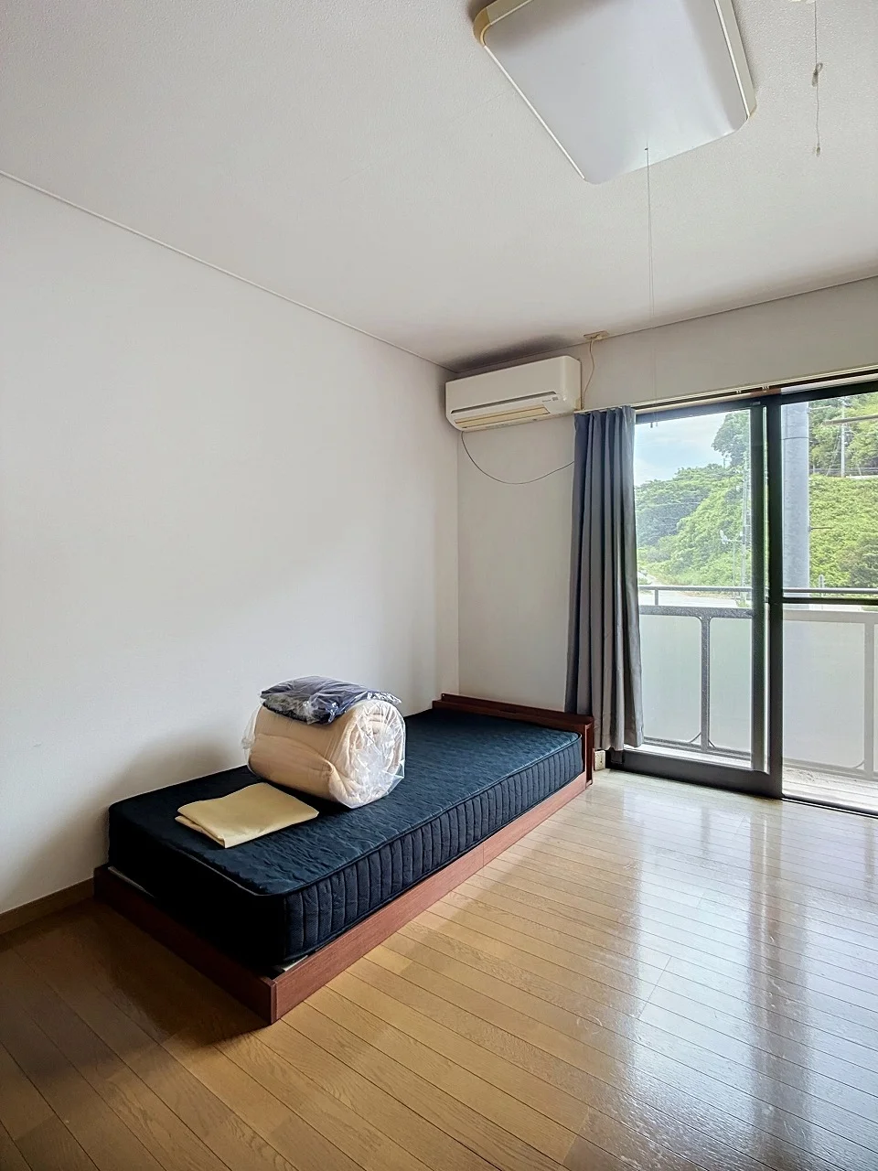 窓の外には建物が無く抜け感のいい部屋！