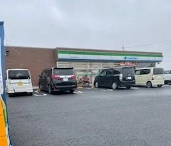 ファミリーマート市原八幡宿東通まで300m