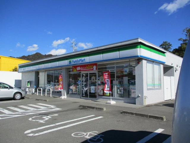 ファミリーマート　横内店まで100m