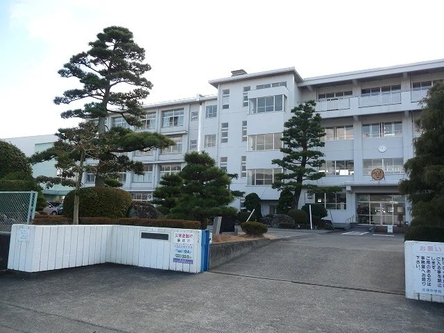 広幡小学校まで1600m