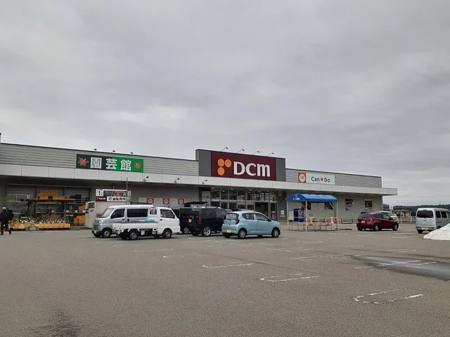 DCM加賀店まで1100m