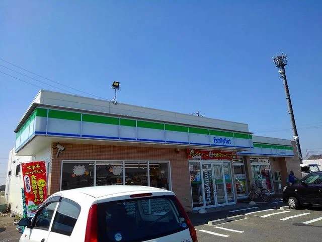 ファミリーマート　楽田本町店まで950m