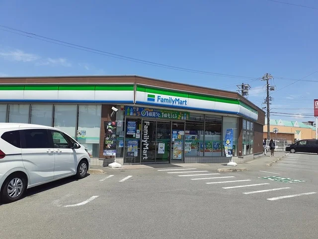 ファミリーマートまで400m