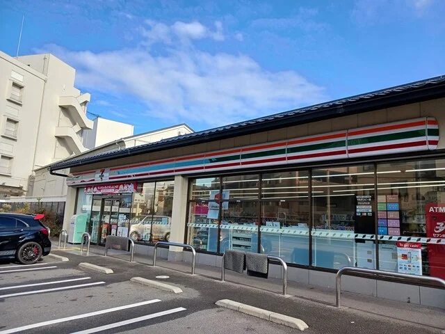 セブンイレブン梅小路公園西店まで600m