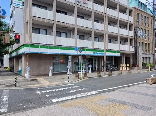 ファミリーマート　出町店まで200m
