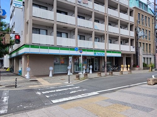 ファミリーマート　出町店まで200m