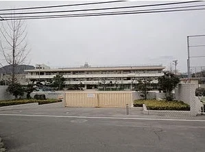 長束小学校まで300m