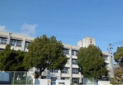 江井ヶ島中学校まで65m