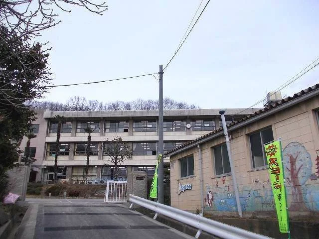 道上小学校まで550m