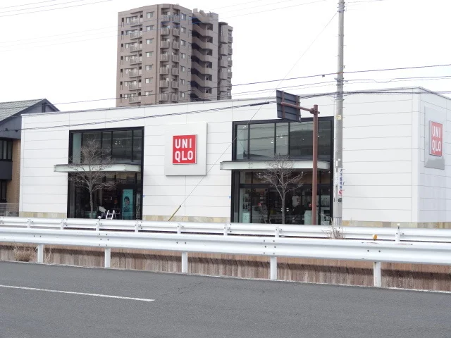 ユニクロまで900m
