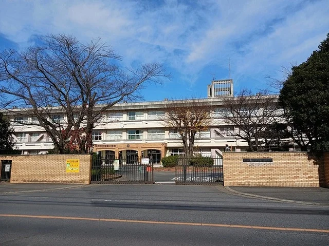 笠原小学校まで1200m