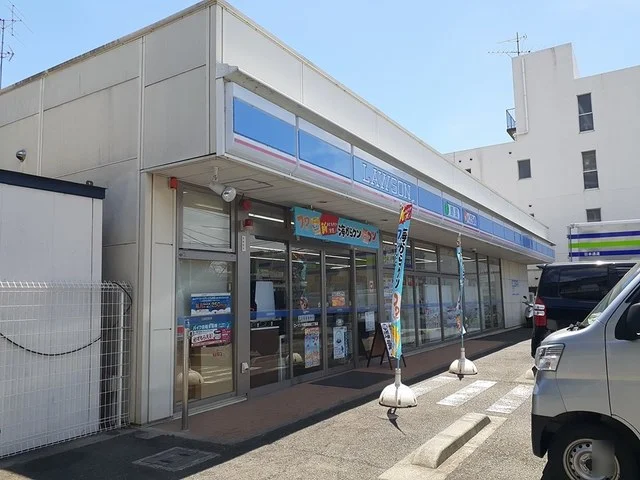 LAWSONまで393m