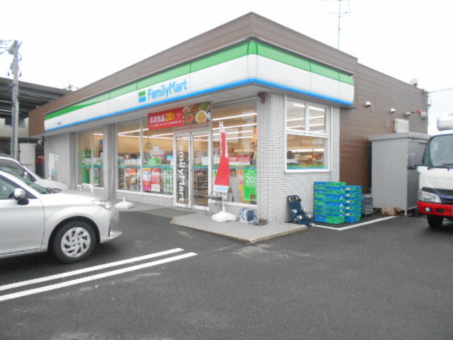 ファミリーマート穂積町稲里店まで75m