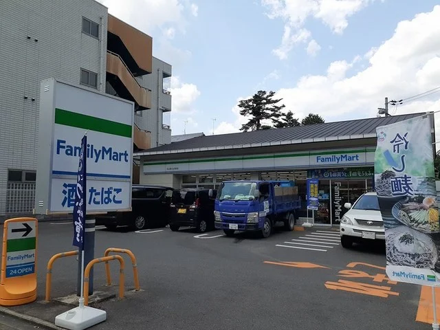 ファミリーマート　小山元町店まで142m