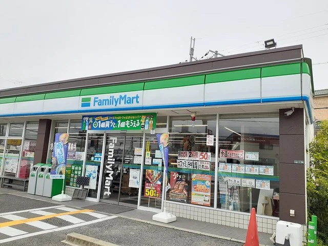 ファミリーマート様まで667m