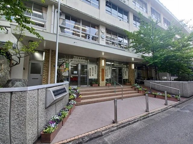 御徒町台東中学校まで974m