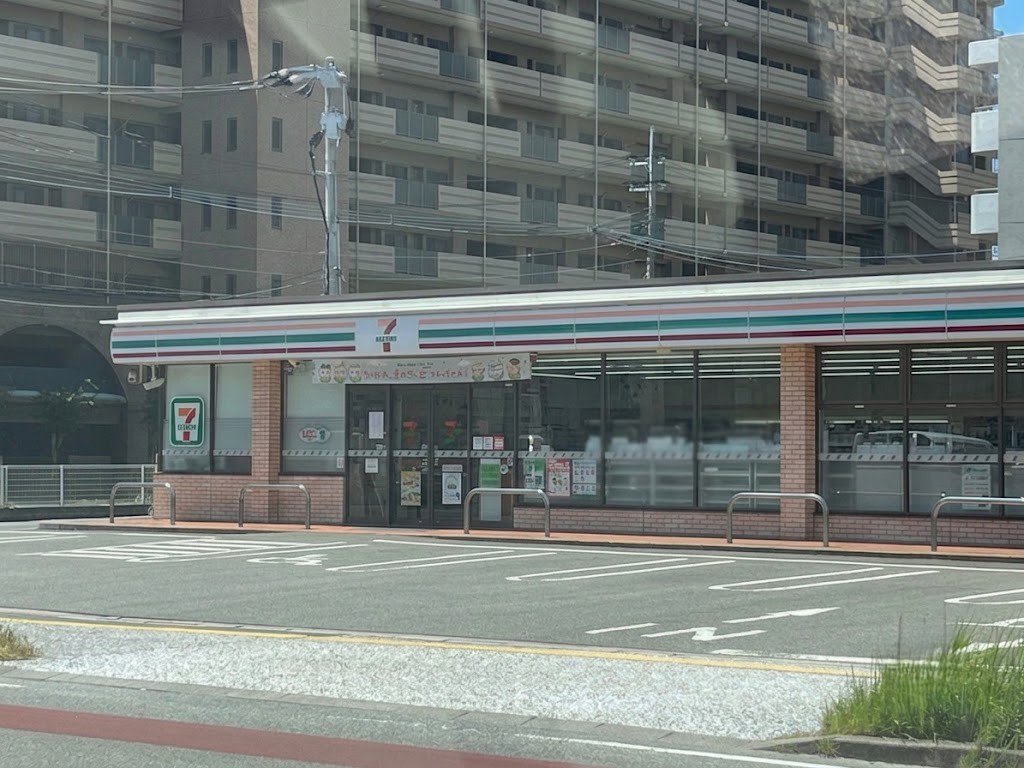 コンビニ　徒歩7分
