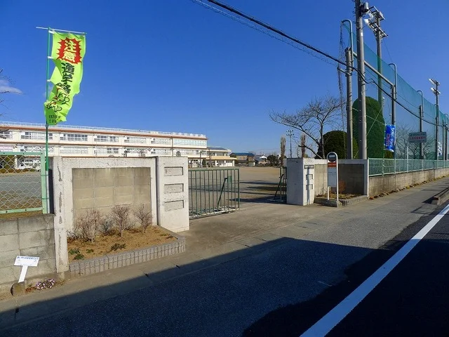 明和町立明和西小学校まで2000m