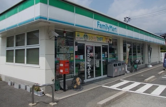 ファミリーマート熊野出来庭店まで1000m