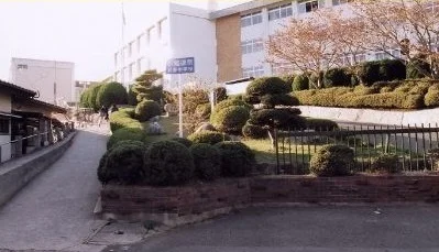 熊野中学校まで1300m
