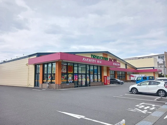 ドラッグストアモリ喜入店まで450m