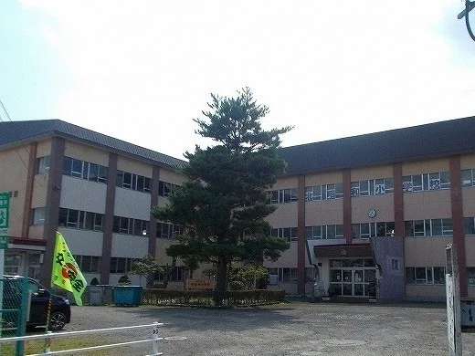 函館市立北昭和小学校まで1100m