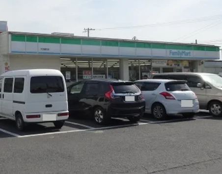 ファミリーマートまで450m
