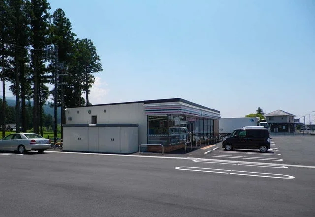 セブンイレブン御殿場駒門店まで2200m