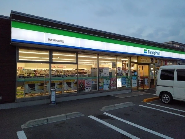 ファミリーマート新居浜外山町店まで2200m