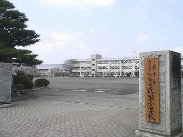 氏家小学校まで750m