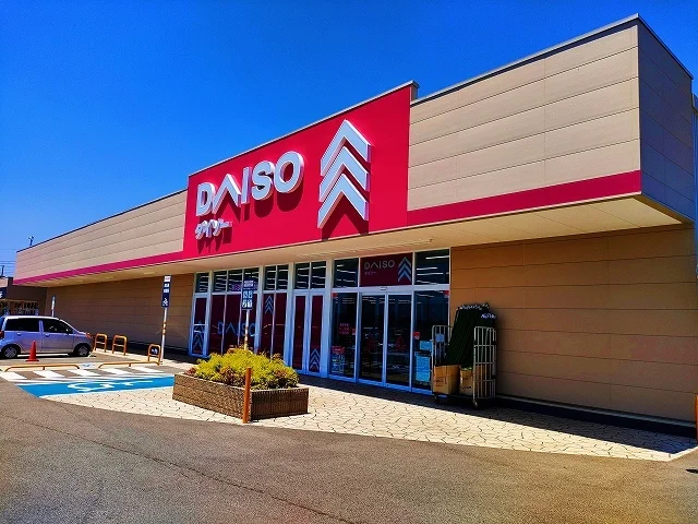 ダイソーアクロスプラザ宝木店まで900m