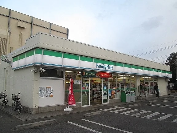ファミリーマート　浦和駒場店まで300m