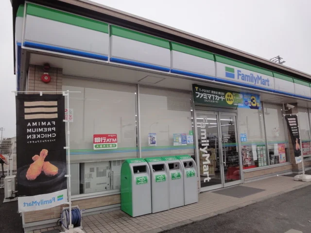 ファミリーマート　川井町店まで320m