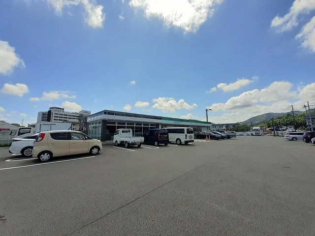 ファミリーマート南国岡豊店まで241m