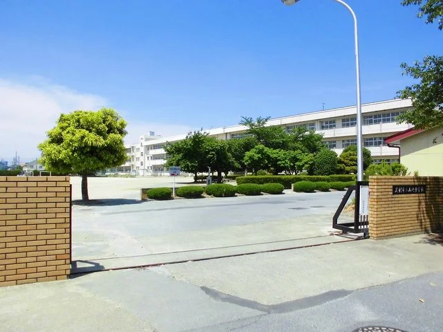 山辺中学校まで900m