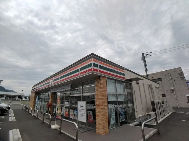 セブンイレブン善通寺上吉田店まで450m