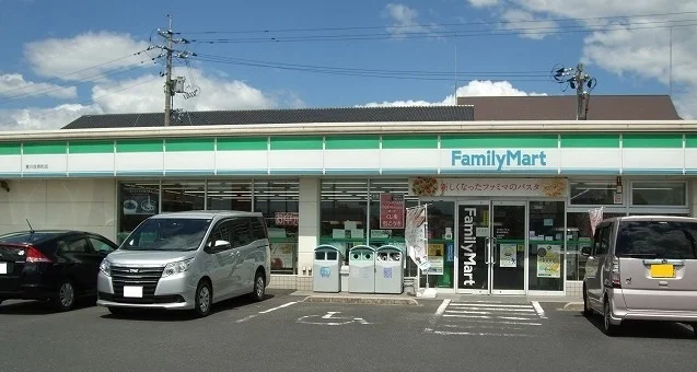 ファミリーマート斐川荘原店まで450m
